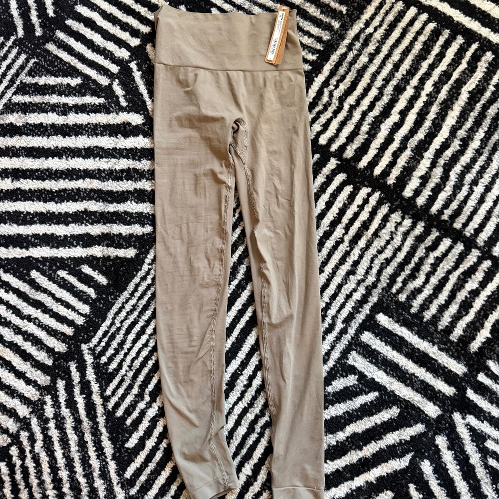SKIMS Soft Smoothing Seamless Leggings